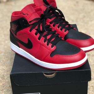 AIR JORDAN 1 MID CASUAL SHOES